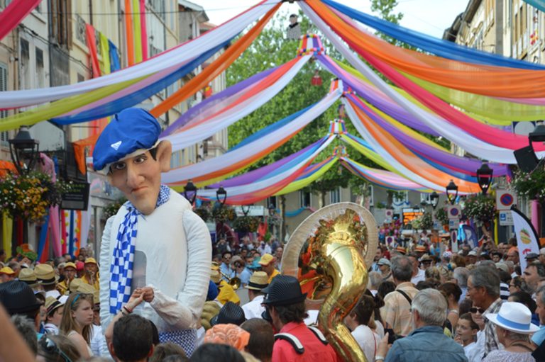 Un-organisateur-ligerien-devenementiels-culturels-prepare-la-prochaine-fete-des-mousselines-de-Tarare-768x511 Saint-Etienne en tête pour la taxe foncière
