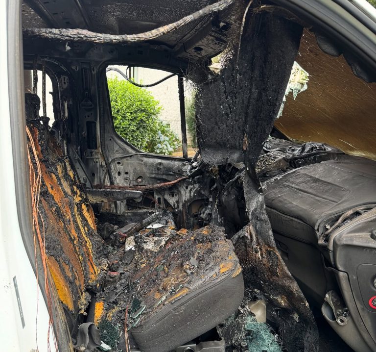 Incendie-volontaire-du-minibus-dun-club-sportif-768x718 Le match Lyonnais : 47 à 25 pour les sondeurs