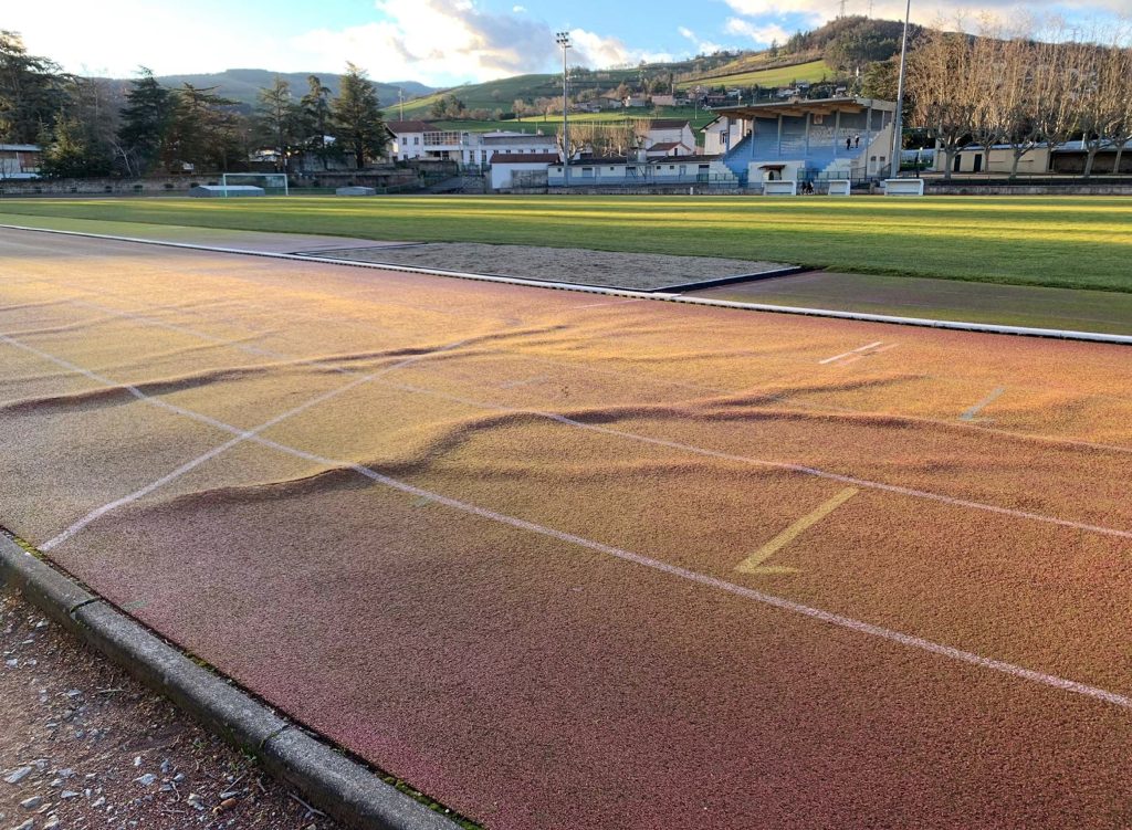Piste-dathletisme-avant-renovation-1024x751 Saint-Chamond disposera bientôt d'une piste d'athlétisme toute neuve
