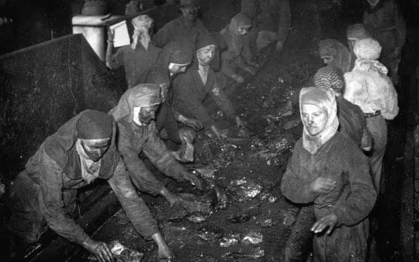 Saint-Etienne-Hommage-aux-Clapeuses-les-gardiennes-du-Charbon Pélussin accueille le 11 novembre, la 46ème fête de la pomme
