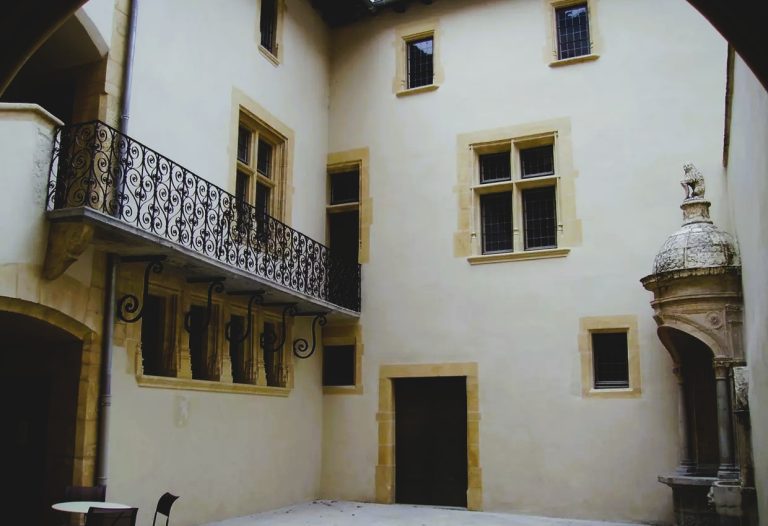 La-maison-de-Chamarier-perle-du-celebre-quartier-du-Vieux-Lyon-768x526 L'ancien maire déchu de Saint-Etienne continue à clamer son innocence