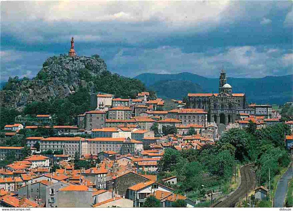 347_001-1024x736 La Madone du Puy-en-Velay : la grande dame qui veille sur la ville