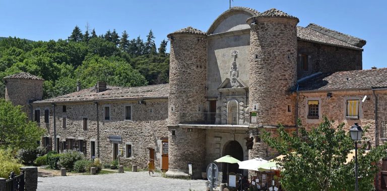 Bisbille-a-Sainte-Croix-en-Jarez-768x380 Villars végétalise partiellement son cimetière communal