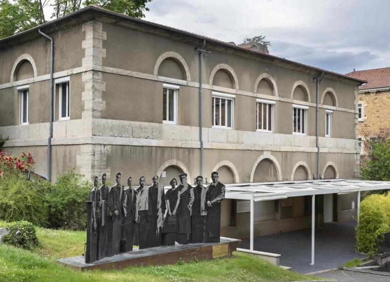 Le-nouvel-institut-franco-chinois-de-Lyon-abrite-une-exposition-originale-768x555 "La Commune" va redonner un second élan aux Halles Mazerat