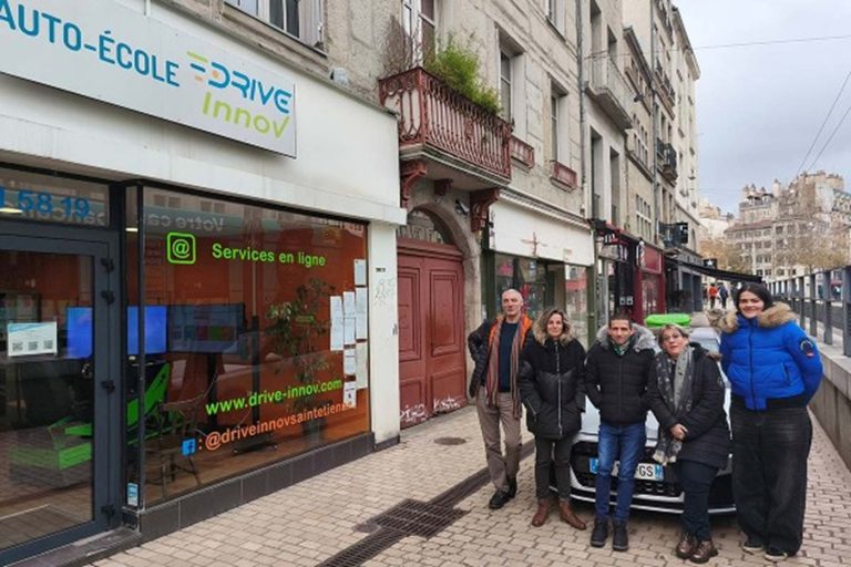 saint-etienne-une-auto-ecole-adapte-lapprentissage-de-la-conduite-aux-troubles-de-lapprentissage-768x512 Rive-de-Gier : Vol de véhicule, refus d’obtempérer, interpellation à Saint-Jean-Bonnefonds