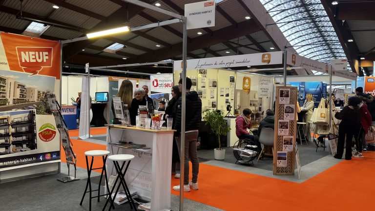 Salon-Immobilier-2025_copyright-St-Etienne-events-38-768x432 300 "Mercis"