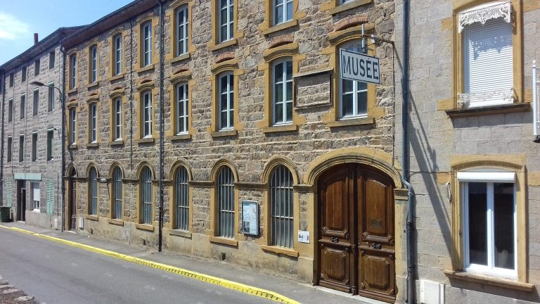 facade-musee-ensoleillee-1536x864-1-768x432 Roche-la-Molière continue à investir