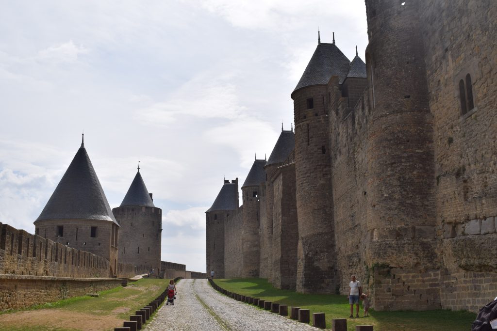 DSC_0262-1024x683 Carte postale des vacances : La vieille cité de Carcassonne ou Julie remonte le temps au cœur d'un joyau médiéval