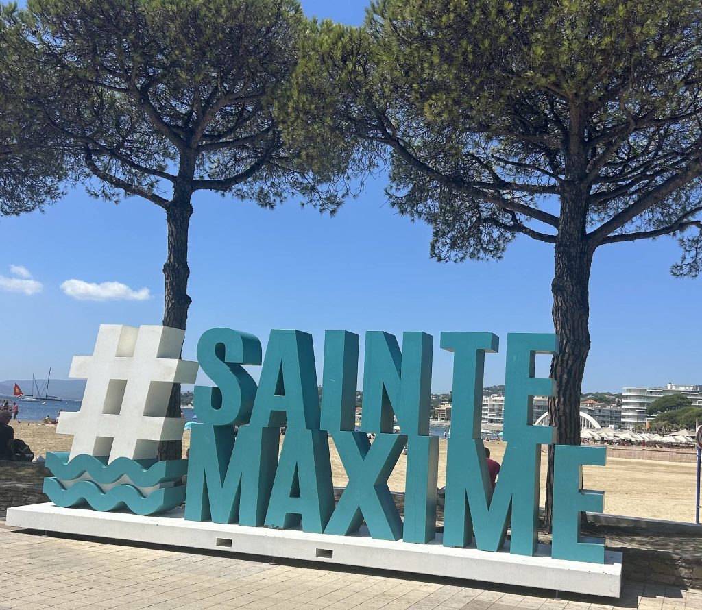 765997563_122139981201006850_4460609286715828337_n-1024x890 Carte postale de vacances : Julien entre Sainte-Maxime et Saint-Tropez