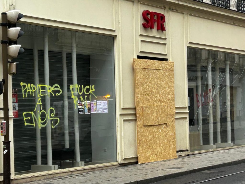 WhatsApp-Image-2026-10-18-at-11.25.54-1024x768 SAINT-ÉTIENNE : ENTRE COLÈRE POPULAIRE ET TENSIONS URBAINES, LE 17 OCTOBRE SOUS TENSION